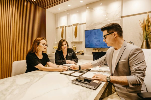 Optimisez votre logistique avec un système de gestion de cour